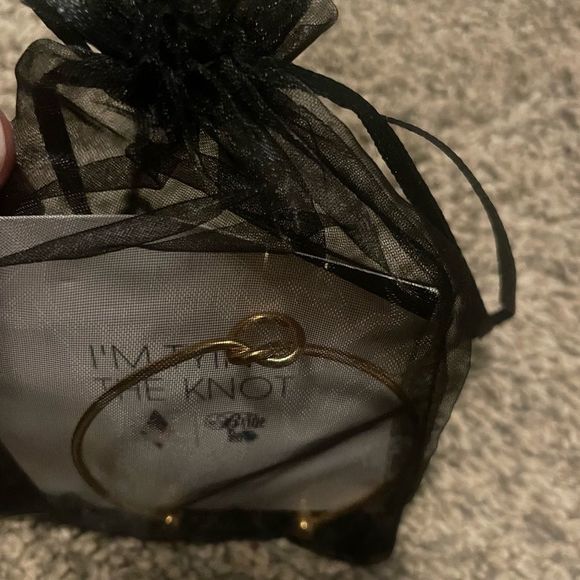 NWT Women's Tying the Knot Gold Jewelry Bracelet Accessory - Picture 3 of 9